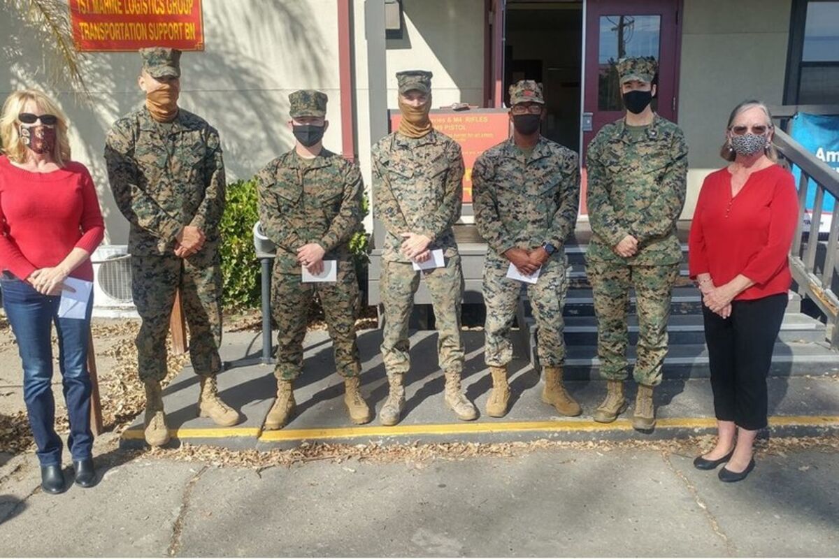 marines%20presented%20with%20gifts