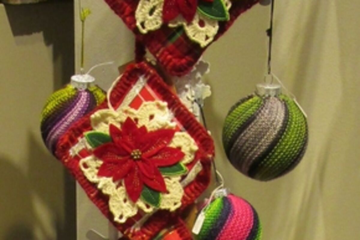 knitted%20and%20crocheted%20ornaments